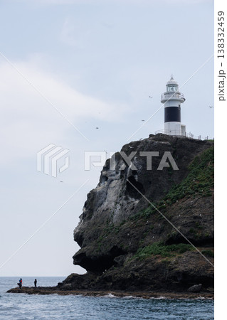 鯛島と釣り人（青森県むつ湾） 138332459