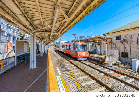 東京　世田谷区の都市風景　住宅街を走る東急世田谷線 138332549