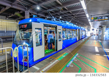東京 世田谷区の都市風景 住宅街を走る東急世田谷線 下高井戸駅 東京 世田谷区の都市風景 住宅街を走る東急世田谷線 下高井戸駅 138332563