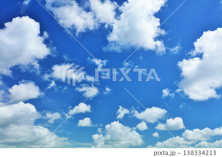 夏の青空と雲 夏の青空と雲 138334213