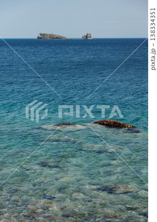 透明度の高いむつ湾と鯛島(青森県) 透明度の高いむつ湾と鯛島(青森県) 138334351