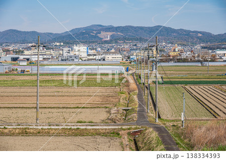 久御山町の田園風景　京都府久世郡久御山町 138334393
