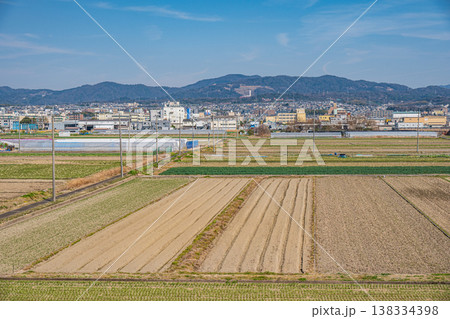 久御山町の田園風景　京都府久世郡久御山町 138334398