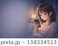 「スマホを見る女性 不安 恋愛 メッセージ待ち 夜の部屋 イメージ」 138334513