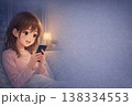 スマホを見る女性 嬉しい 恋愛 メッセージ 返信 イメージ 138334553