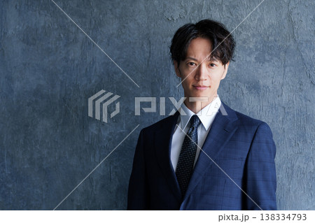 30代　ビジネスマン　ポートレート 138334793