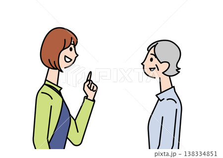 シニア女性と話をする女性介護福祉士 138334851