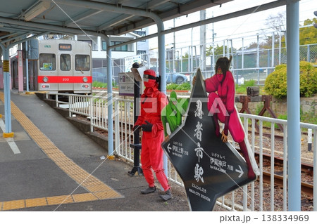 伊賀忍者の駅となった伊賀鉄道の上野市駅（三重県伊賀市） 138334969