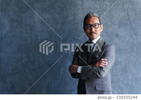 50代 中高年 ビジネスパーソン ポートレート 50代 中高年 ビジネスパーソン ポートレート 138335244