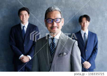 ビジネスパーソン グループ ポートレート ビジネスパーソン グループ ポートレート 138335725