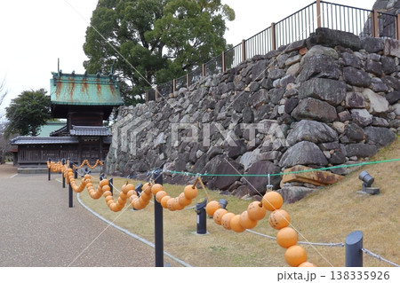 大和郡山城の本丸天守台と柳澤神社（奈良県大和郡山市） 138335926