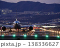 伊丹空港から離陸する飛行機 138336627