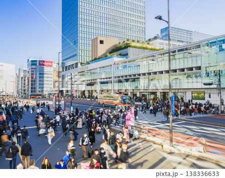 新宿駅南口 バスタ新宿と甲州街道 新宿駅南口 バスタ新宿と甲州街道 138336633