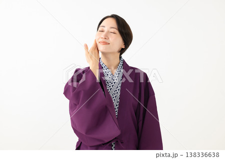 湯上がりで火照った女性 138336638