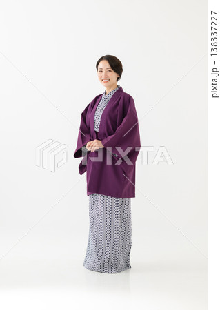 浴衣を着た女性 浴衣を着た女性 138337227