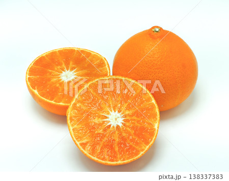 外皮が薄い紅マドンナ 138337383