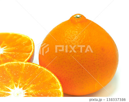 突起がユニークな紅マドンナ 138337386