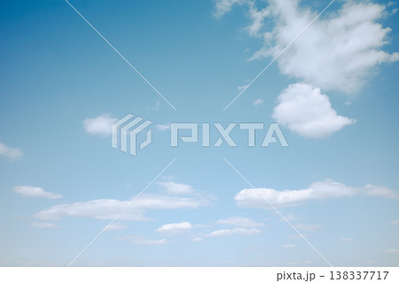 雲の多い春の青空　a-4 フィルム調 138337717