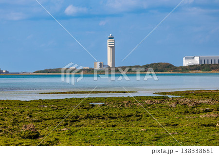 沖縄県　瀬長島ビーチから望む那覇空港 138338681