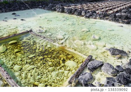 草津温泉　湯畑　将軍御汲上の湯枠（群馬県吾妻郡草津町） 138339092