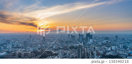 「東京都」夕焼けが広がる渋谷の街並み 138340218
