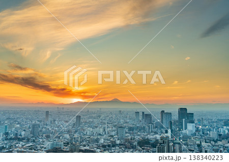 「東京都」夕焼けが広がる渋谷の街並み 138340223