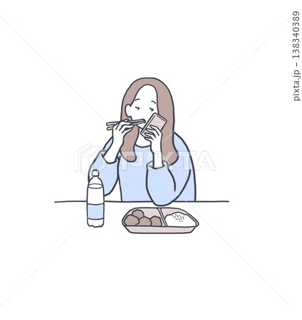 スマホを見ながら食事をする女性のイラスト素材 138340389