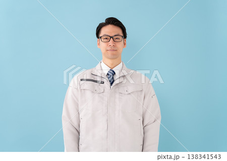 作業服の男性 作業服の男性 138341543