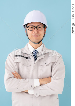 作業服の男性 作業服の男性 138341551