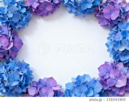 青紫の紫陽花（アジサイ）のフレームのイラスト 138341905
