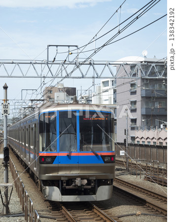 東急東横線武蔵小杉駅付近を走行する電車 東急東横線武蔵小杉駅付近を走行する電車 138342192