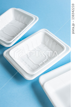 白い食品トレーの写真素材 138342210
