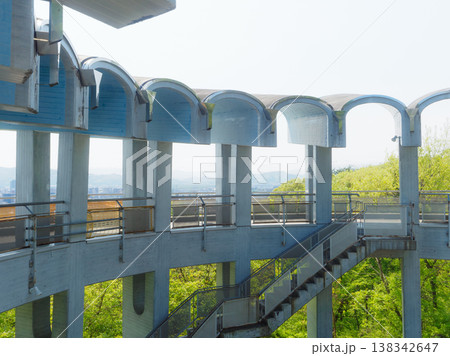 特徴的なデザインの展望台 138342647