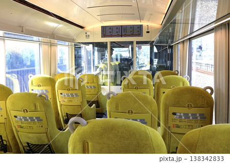 西武鉄道 「特急ラビュー」の車内 138342833