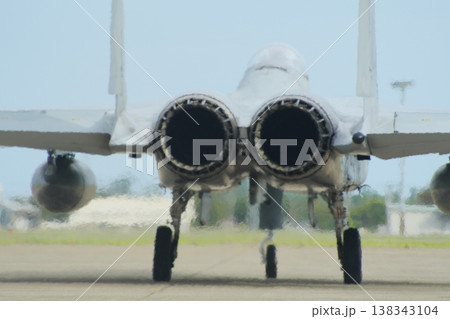 滑走路に向かう航空自衛隊のF-15J 滑走路に向かう航空自衛隊のF-15J 138343104