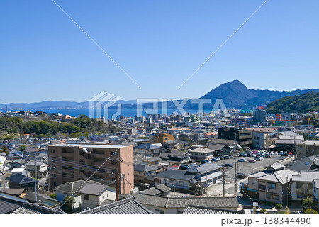 【大分県別府市】鉄輪温泉・高台から望む別府湾と別府市街地 【大分県別府市】鉄輪温泉・高台から望む別府湾と別府市街地 138344490