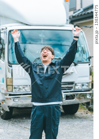 トラックドライバー 138344775