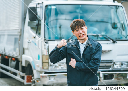 ケンカっ早いトラックドライバー 138344799