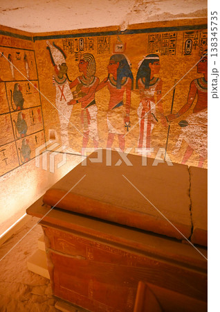 ツタンカーメン墓　壁画　オリシス神儀式　王家の谷 138345735