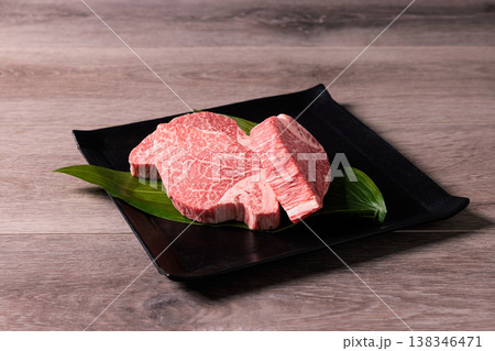 高級黒毛和牛 ヒレ肉 ステーキカット 極上の霜降り 赤身 盛り付け 高級黒毛和牛 ヒレ肉 ステーキカット 極上の霜降り 赤身 盛り付け 138346471
