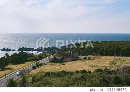 和歌山県:潮岬/太平洋をバックにマグマでできた岬と灯台【南紀熊野ジオパーク】串本町 和歌山県:潮岬/太平洋をバックにマグマでできた岬と灯台【南紀熊野ジオパーク】串本町 138346472
