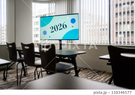会議室のモニターに2026年表示 138346577