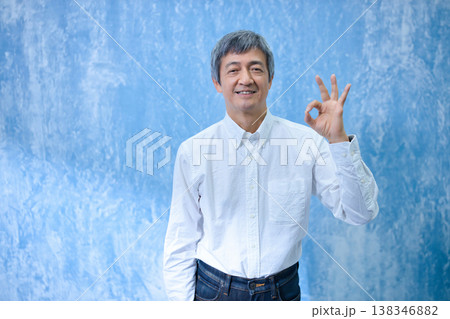 笑顔の60代の男性 笑顔の60代の男性 138346882