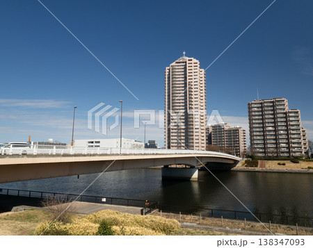 隅田川と千住汐入大橋　東京都 138347093