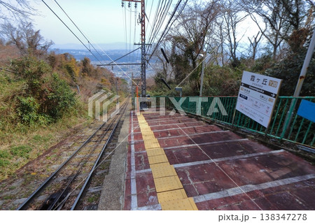 生駒ケーブル 霞ヶ丘駅から見下ろす生駒の街並み（山上線） 138347278
