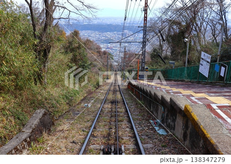 生駒ケーブル 霞ヶ丘駅から見下ろす生駒の街並み（山上線） 138347279