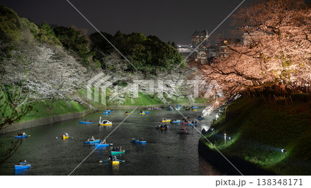 千鳥ヶ淵 満開の夜桜 千鳥ヶ淵 満開の夜桜 138348171