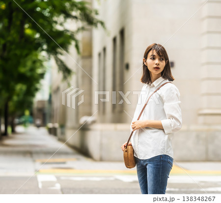 街角の女性ファッション 街角の女性ファッション 138348267