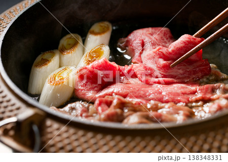 すき焼き(牛肉と長ネギ) すき焼き(牛肉と長ネギ) 138348331