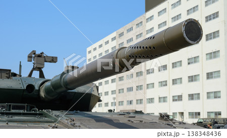 陸上自衛隊16式機動戦闘車の105mmライフル砲 陸上自衛隊16式機動戦闘車の105mmライフル砲 138348436